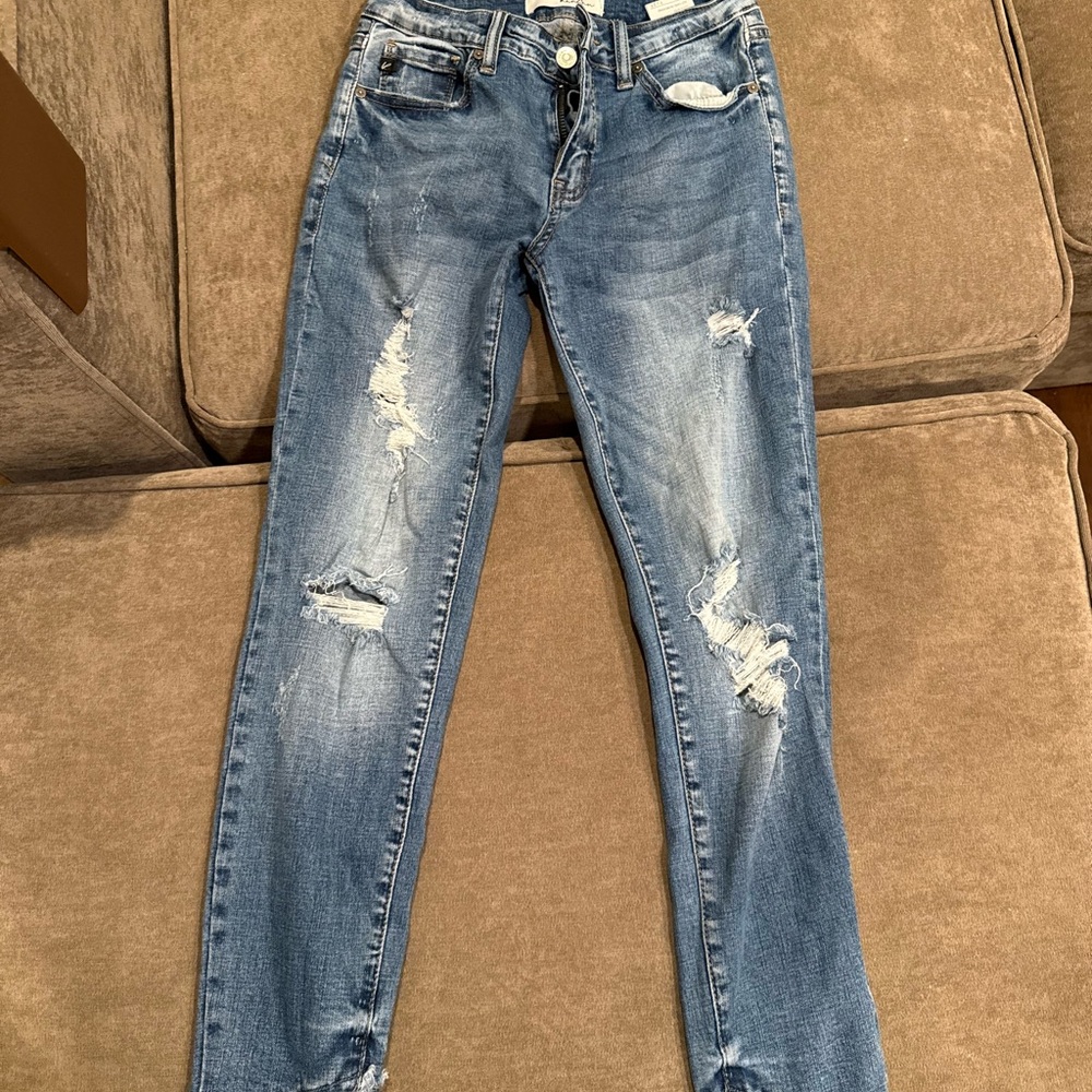 KanCan women’s size 7 / size 27 Light Blue Distressed Skinny Jeans